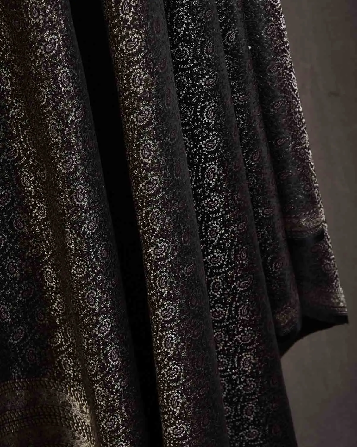 Black Banarasi Tehra Paisley Satin Jamawar Handwoven Silk Wool Unisex Dress Shawl with Silver Zari