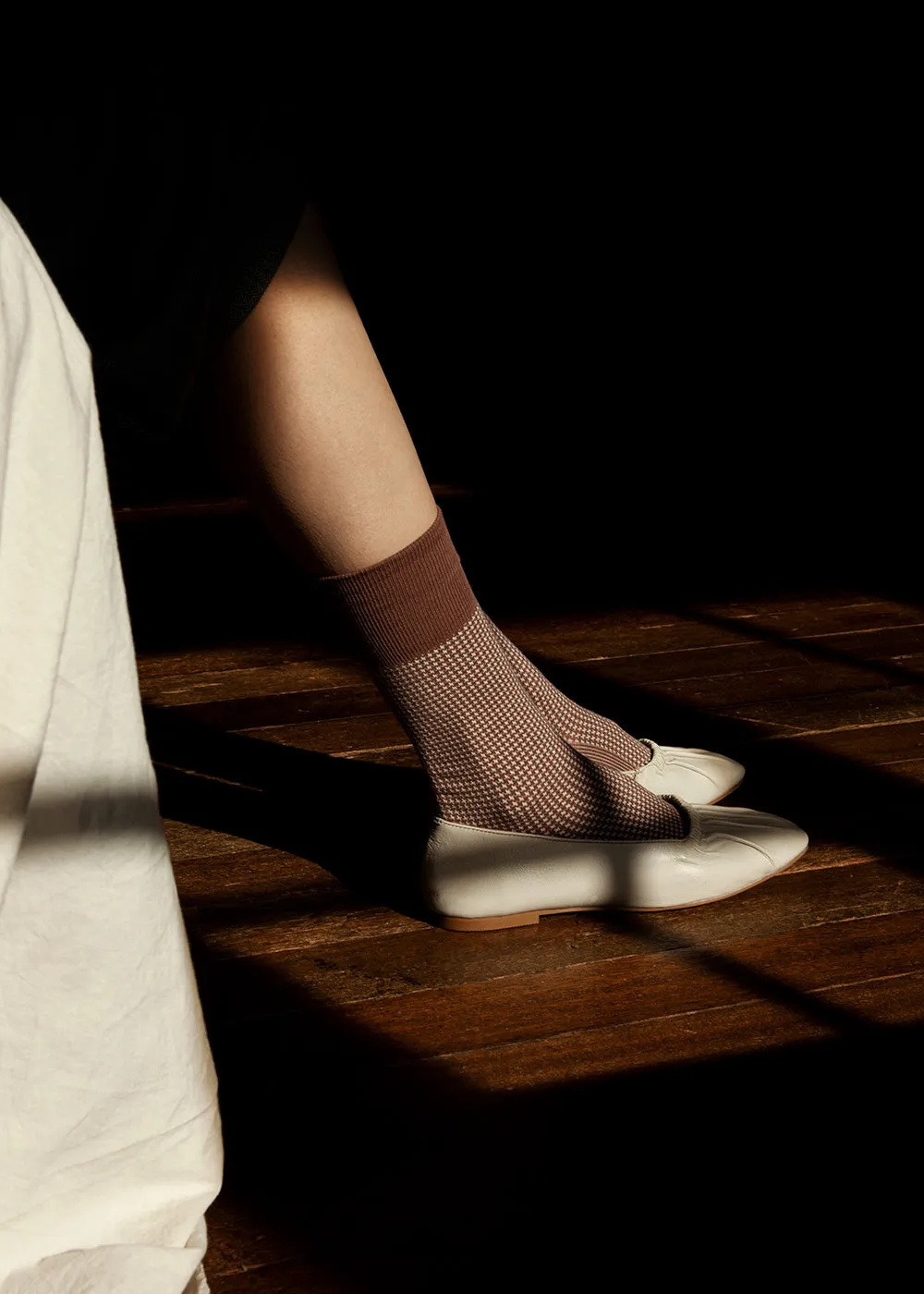 Women's Houndstooth Socks - Brown & Ivory